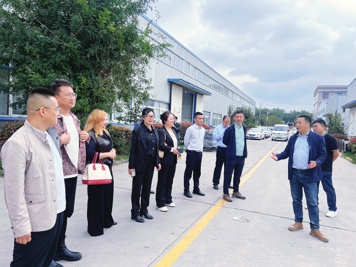 交大总裁班师生进入jnh.com实业参观学习 交大总裁班师生进入jnh.com实业参观学习