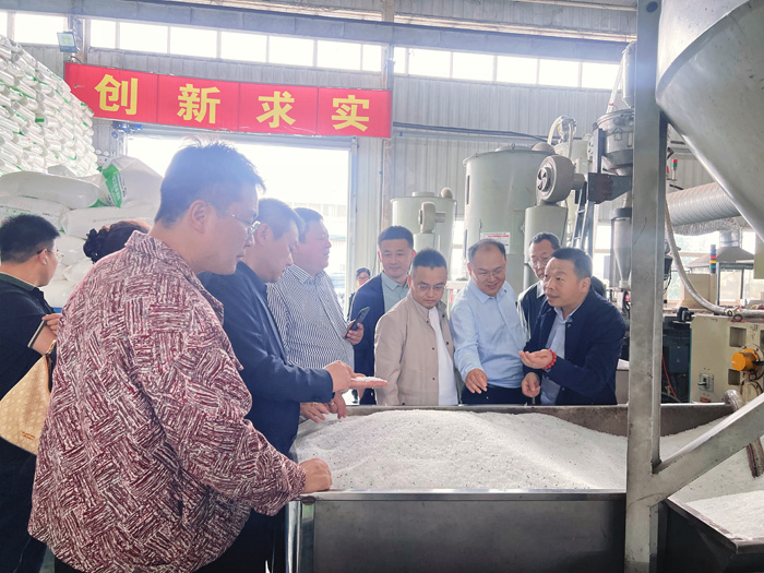 交大总裁班师生进入jnh.com实业参观学习 交大总裁班师生进入jnh.com实业参观学习